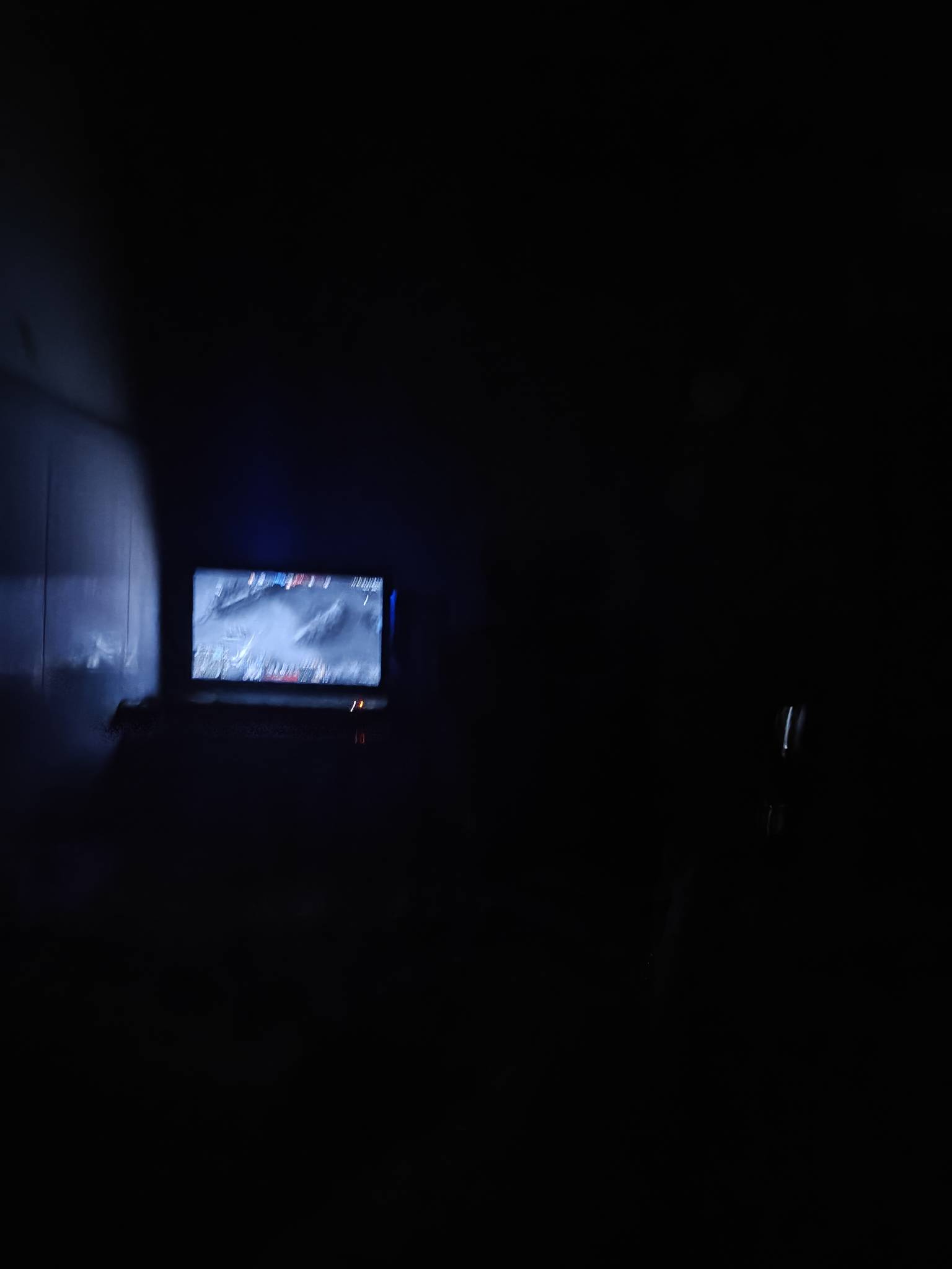 卡农最难的天天躺出租屋坐牢一样，十年如一日，身心躺出疾病，等待牙齿畸形矫正结束，35 / 作者:独处此心光明。 / 