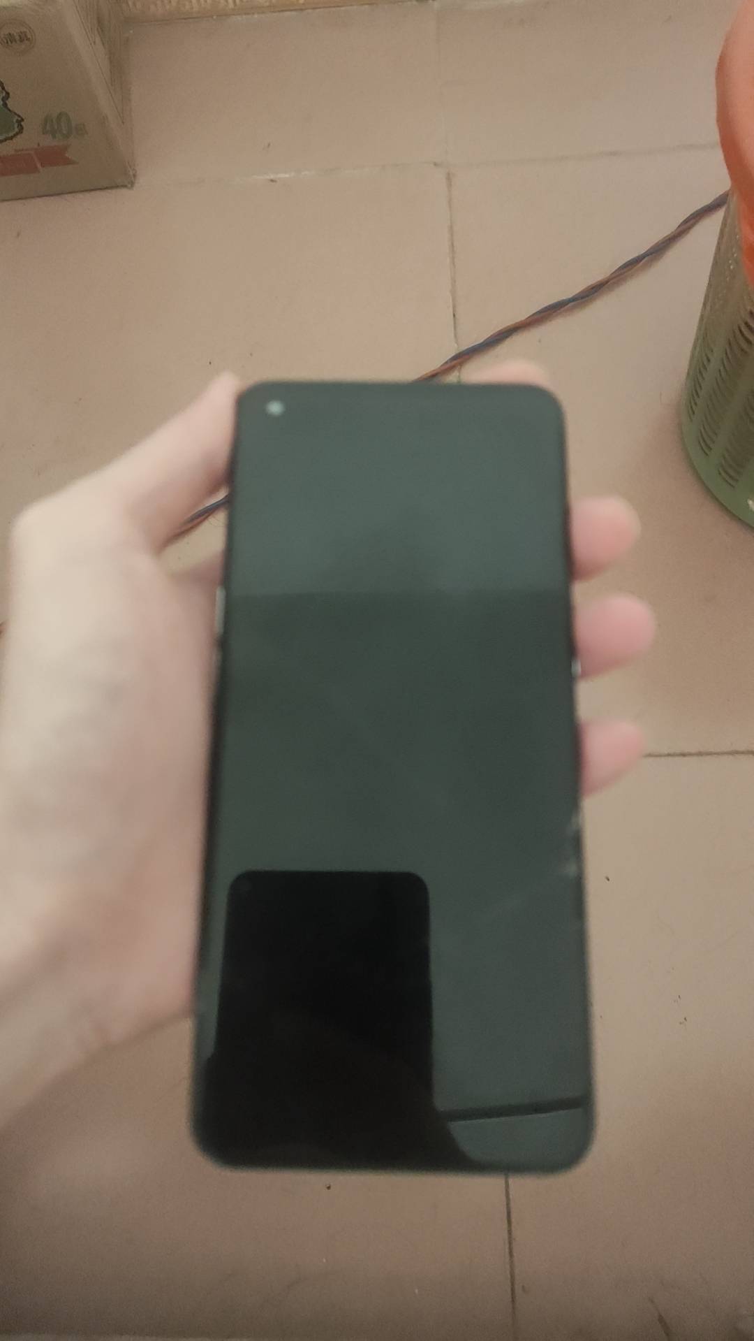 鱼出了个挂b机OPPOReno5k 处理屏幕坏了不显示 其他功能全正常 挂120秒拍 后面觉得挂少77 / 作者:框框下 / 