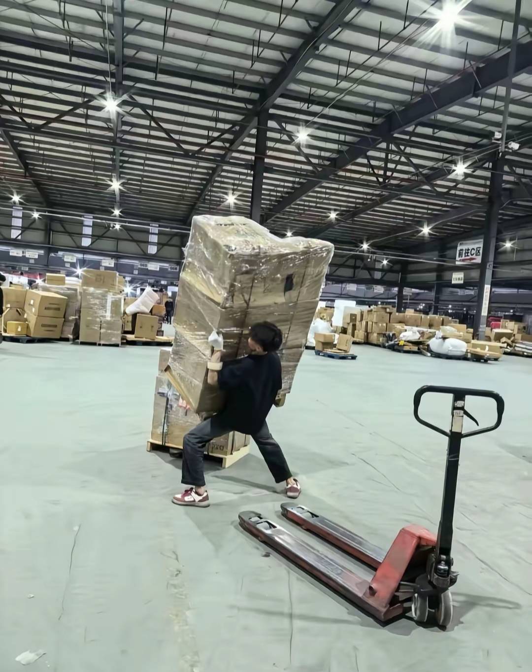 老哥们扛不住了，我想跑路了，

66 / 作者:假老哥真挂壁 / 