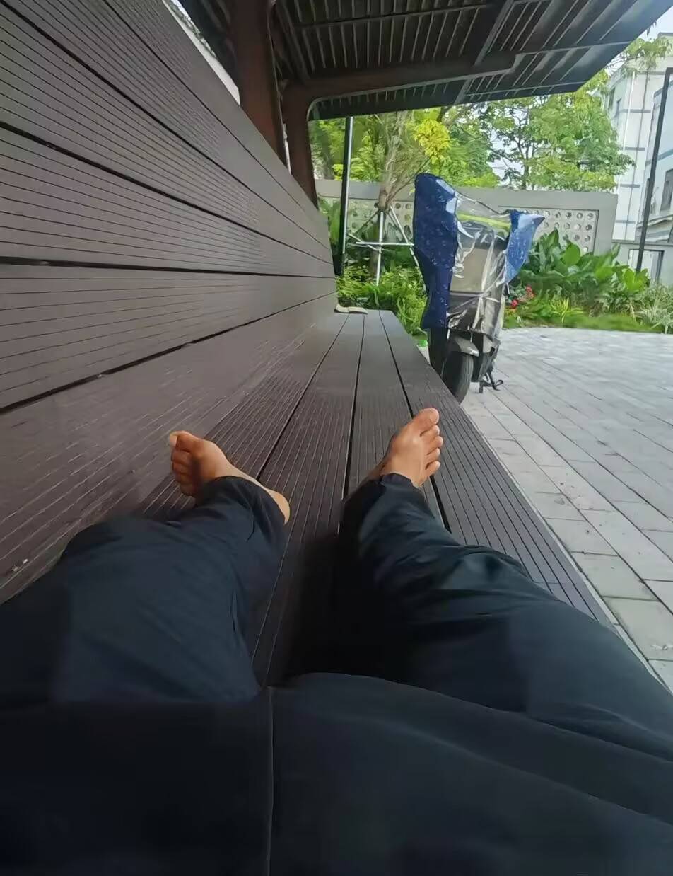 老哥们躺下了，今晚在这里睡觉，好饿好想女人

58 / 作者:三打白骨精313 / 