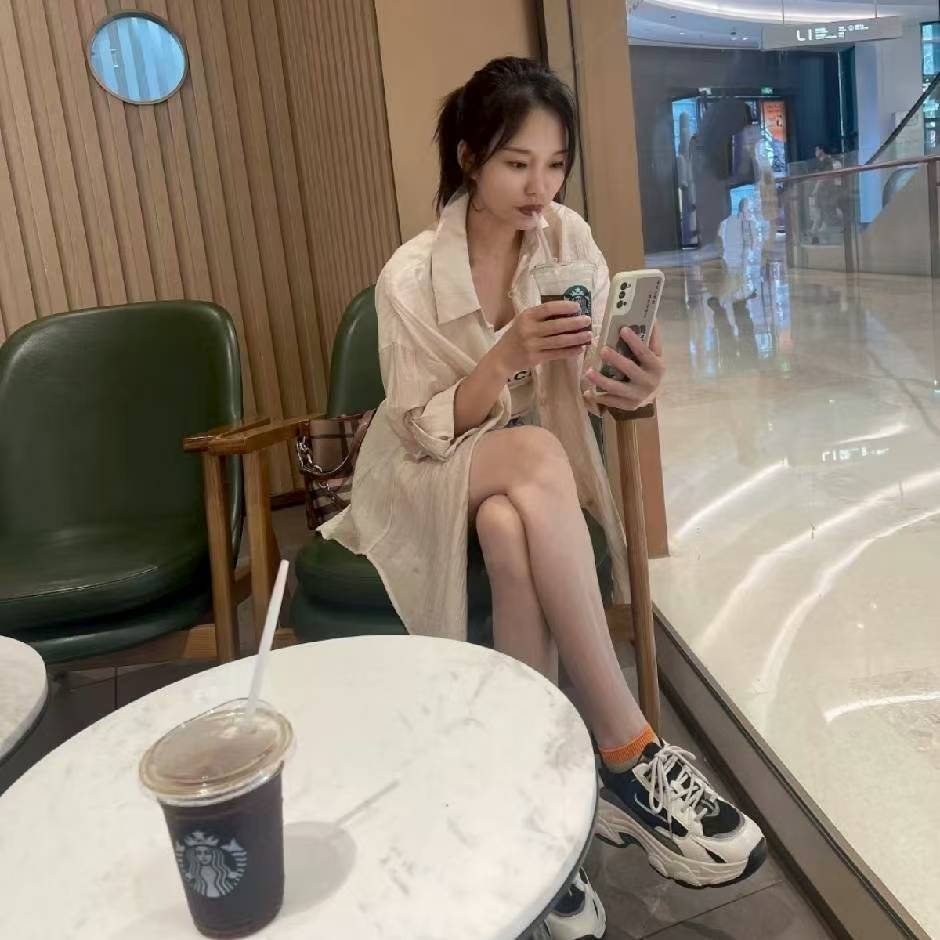 老哥们，为什么那些漂亮年轻女的，身上很香，你们对好看的女生会加滤镜吗

75 / 作者:三打白骨精313 / 