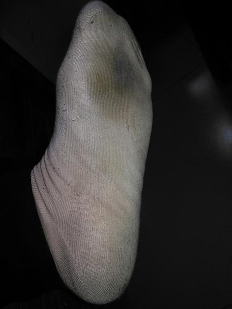 老哥们啊，天气冷了，想在河边洗个澡都不行，看看这袜子都爆浆了。挂壁房也没洗澡的地71 / 作者:戏听清影横笛 / 