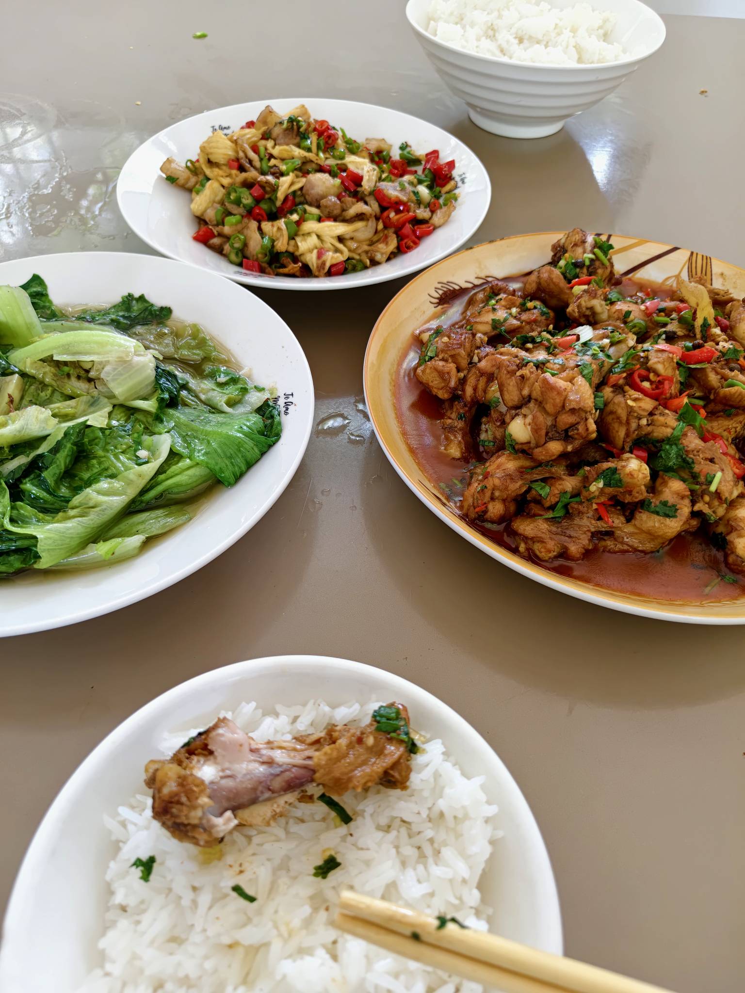 开饭了老哥们    今天自己煮饭

22 / 作者:男人永卟言败 / 