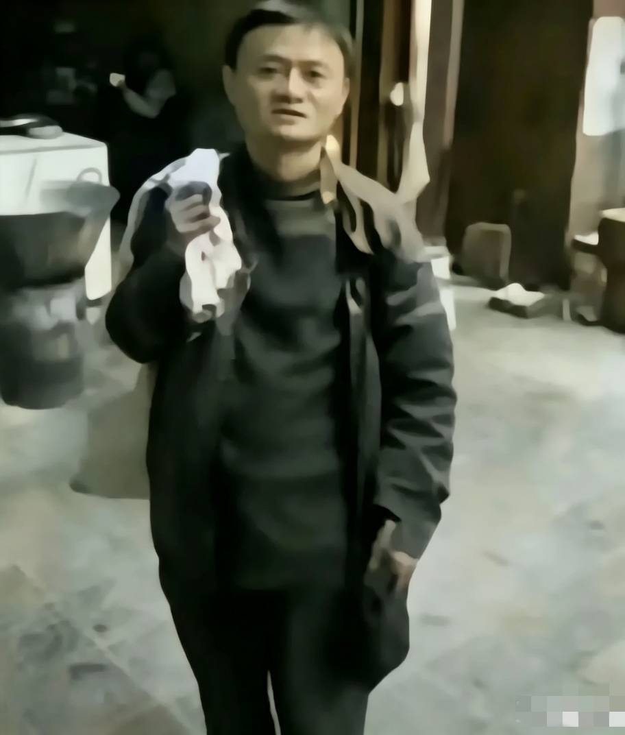 又没米了，今天去面了两家公司，第一家是个外国公司，做自己家产品的，包吃住，机器是62 / 作者:提桶跑路哦 / 