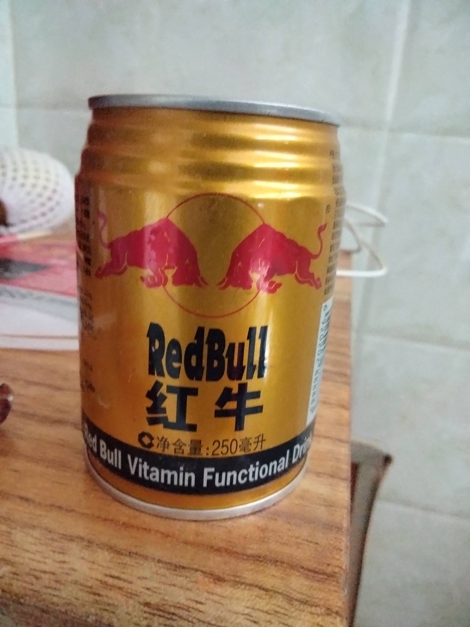 老哥们还是东鹏特饮好啊，红牛喝起来感觉和东鹏特饮差不多，东鹏特饮更便宜份量更多还5 / 作者:机会哈哈 / 