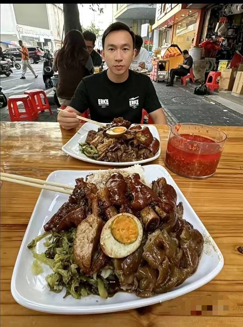 去年买的手机，四千多，一年不到就值2千2。一下砍了一半。草
11 / 作者:挂比了救我鸭 / 