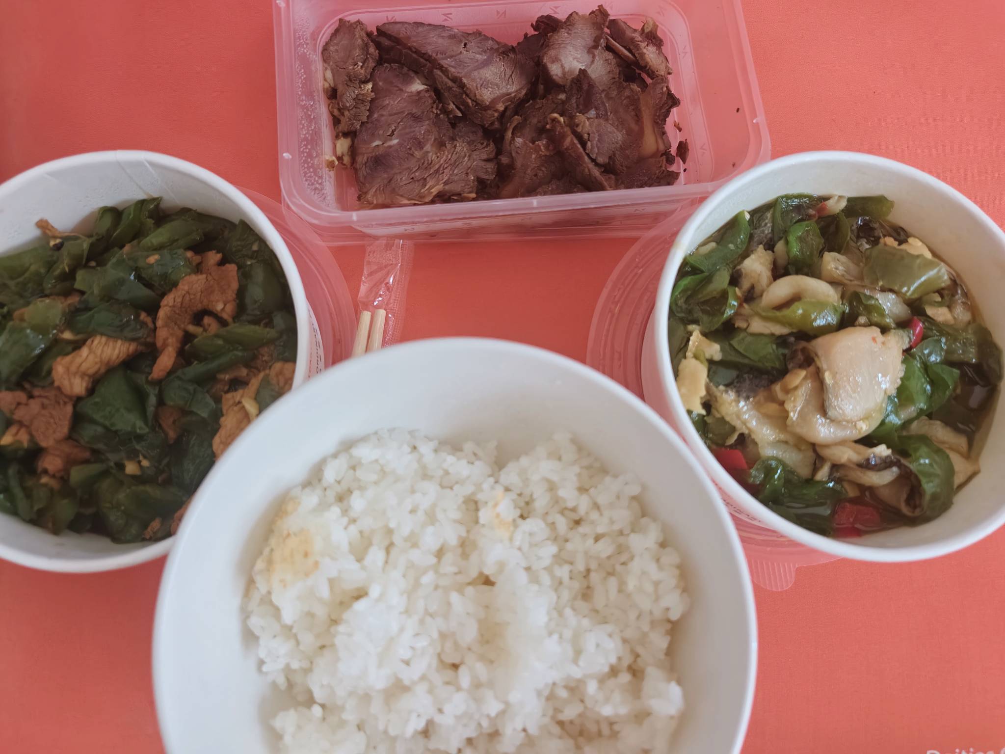瘫痪挂壁公园第31天，看广子鲁了60毛，今天中午吃三个挂壁菜，

酱牛肉30毛，炒黑鱼片45 / 作者:红菜苔 / 