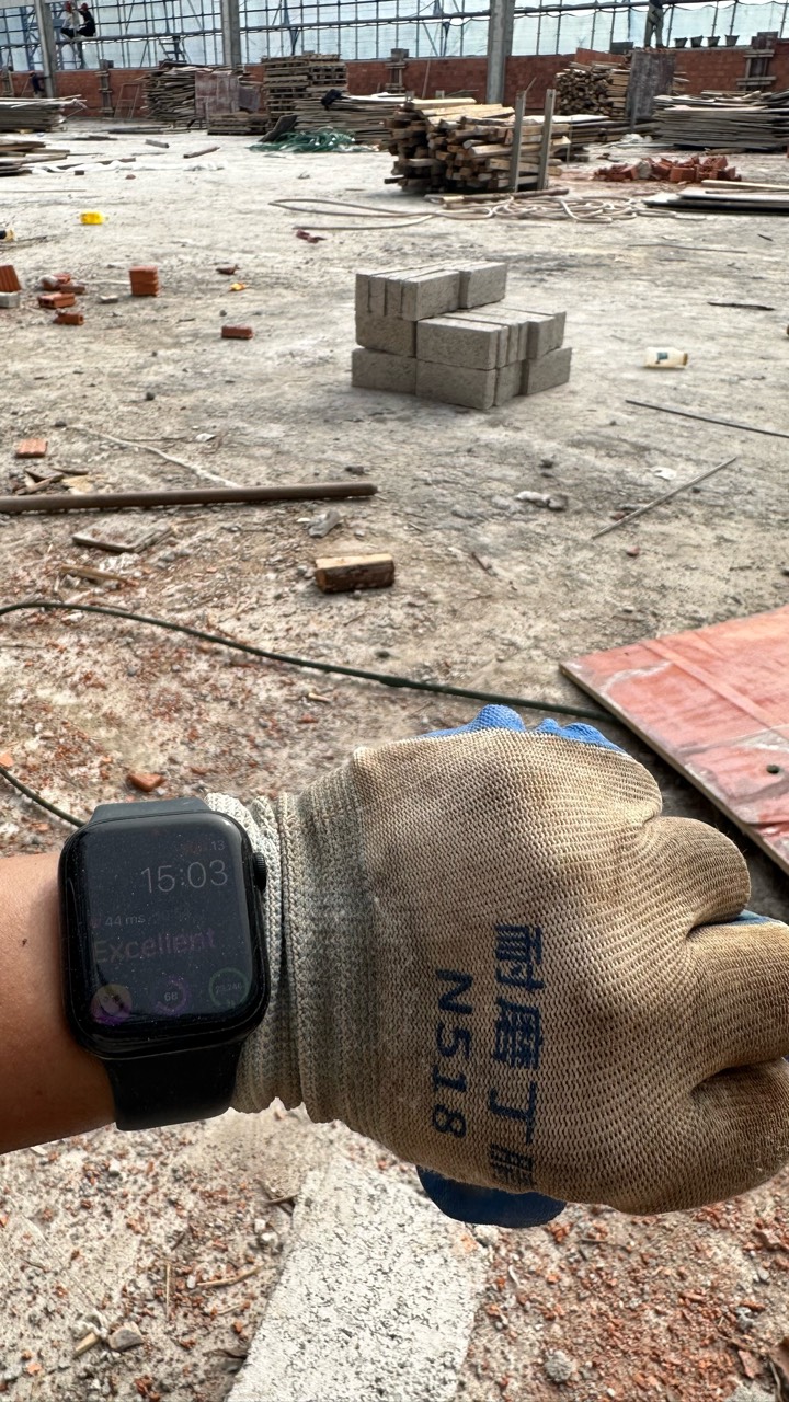 顶不住了老哥，前几天我口气大了。明天回广东挂壁，室外搬砖晒得头昏脑胀的

53 / 作者:不知明的靓仔 / 