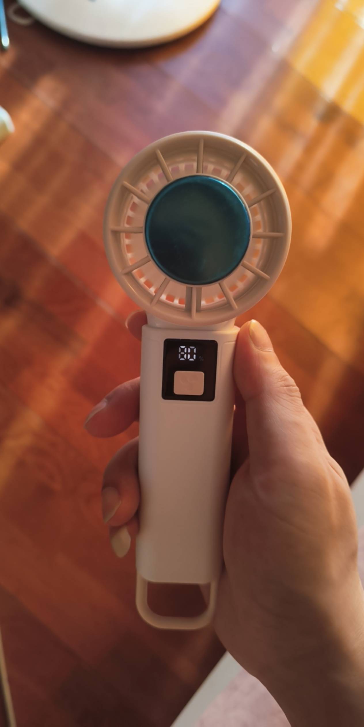 啥时候中的奖不知道，在哪中的也不知道。不过看上面写的是荣耀视频。水壶啥的。

74 / 作者:规矩的男人 / 