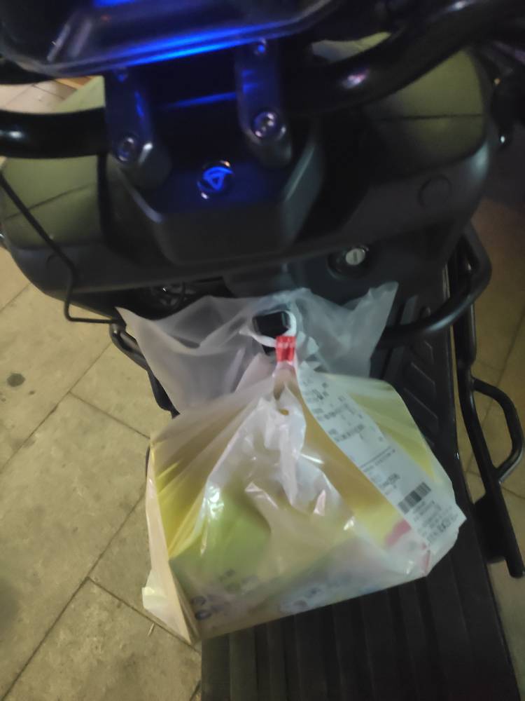 哪有什么岁月静好，只不过有人为你负重前行，挂b仔半夜又让我爬6楼，cs

31 / 作者:基基肯压基 / 