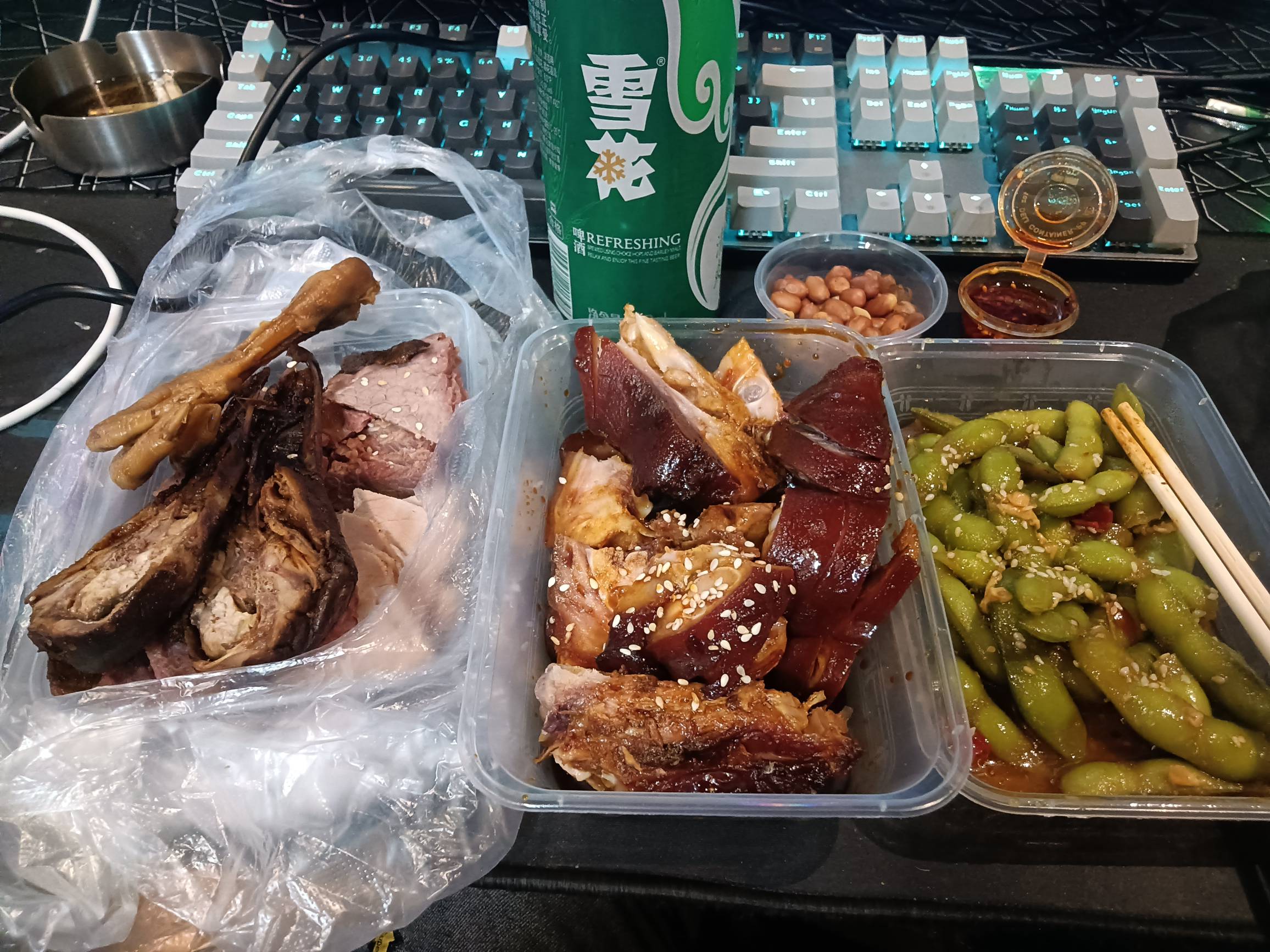 老哥们吃宵夜了，三五瓶搞起

87 / 作者:眷念- / 