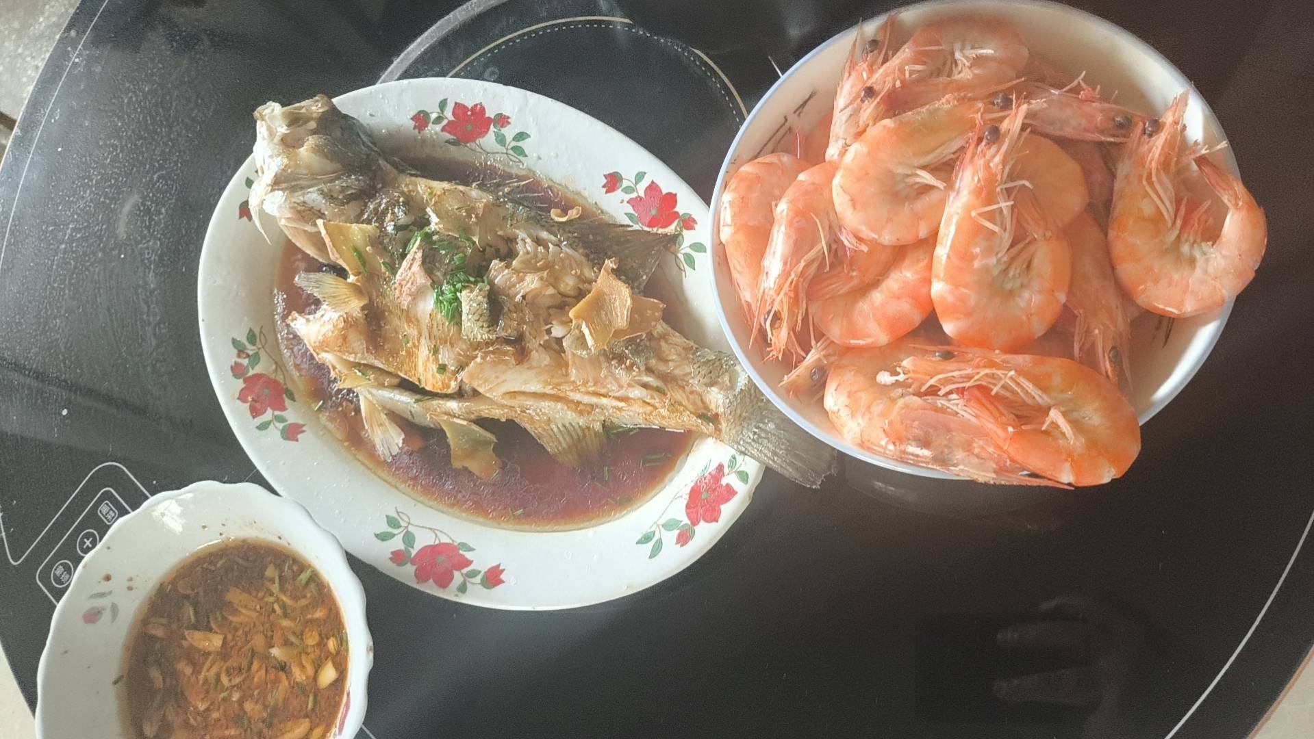 开饭。老哥们

69 / 作者:mis丶 / 