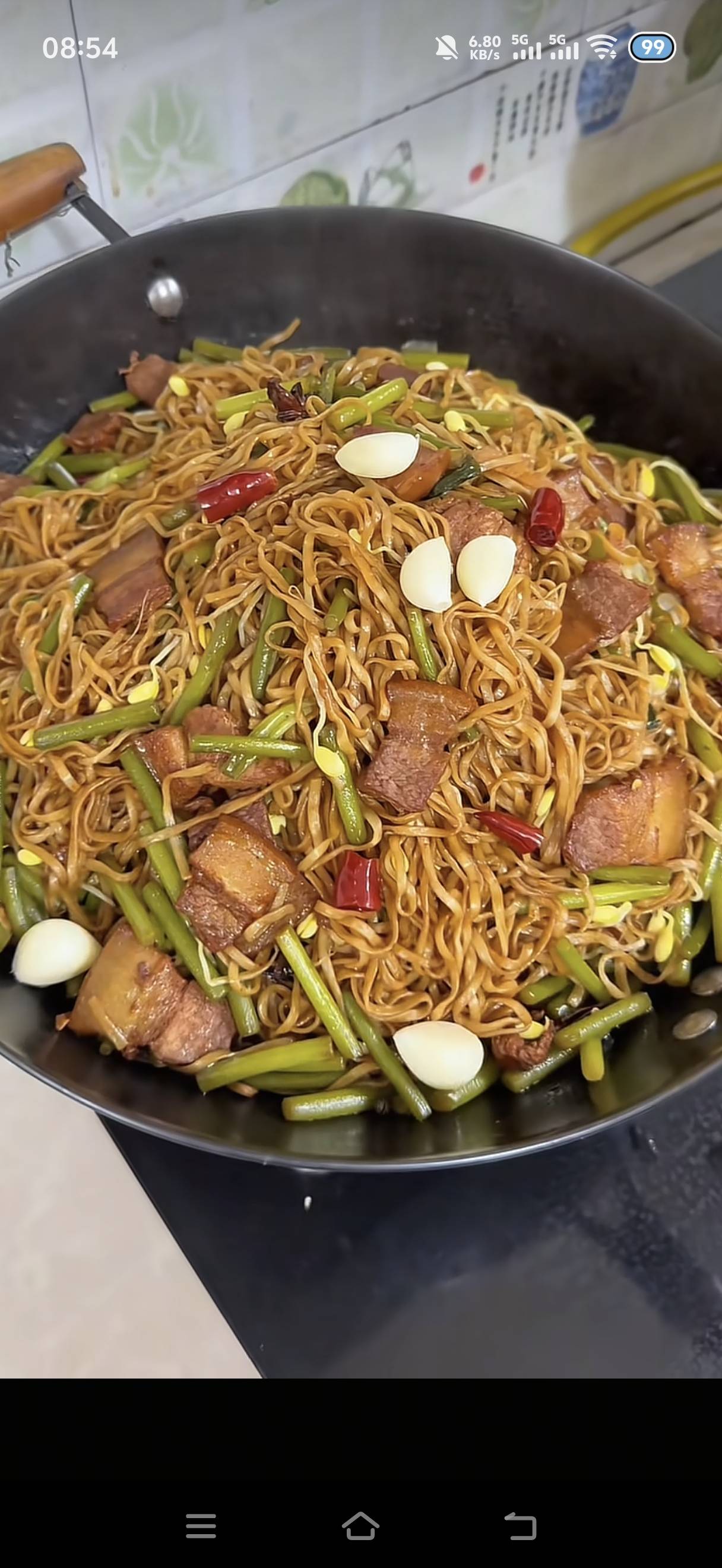 吃饭了老哥们

13 / 作者:挂比了救我鸭 / 
