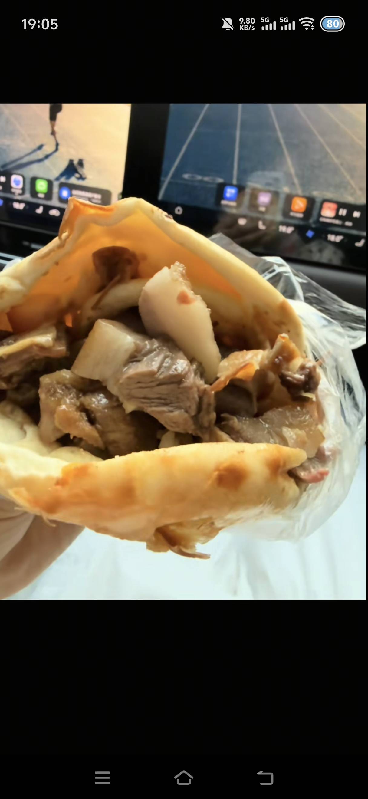 肉夹馍还得是鲁山


21 / 作者:挂比了救我鸭 / 