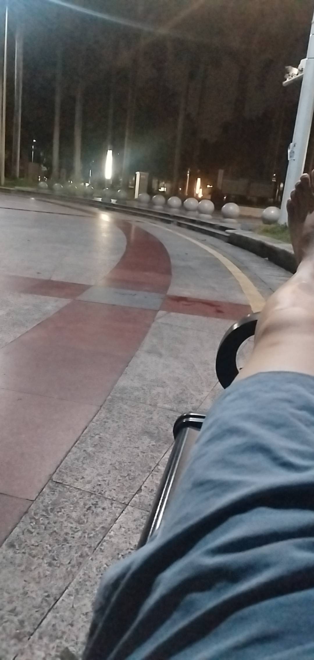 挂比了，躺在公园好舒服

85 / 作者:湖南陈小春 / 