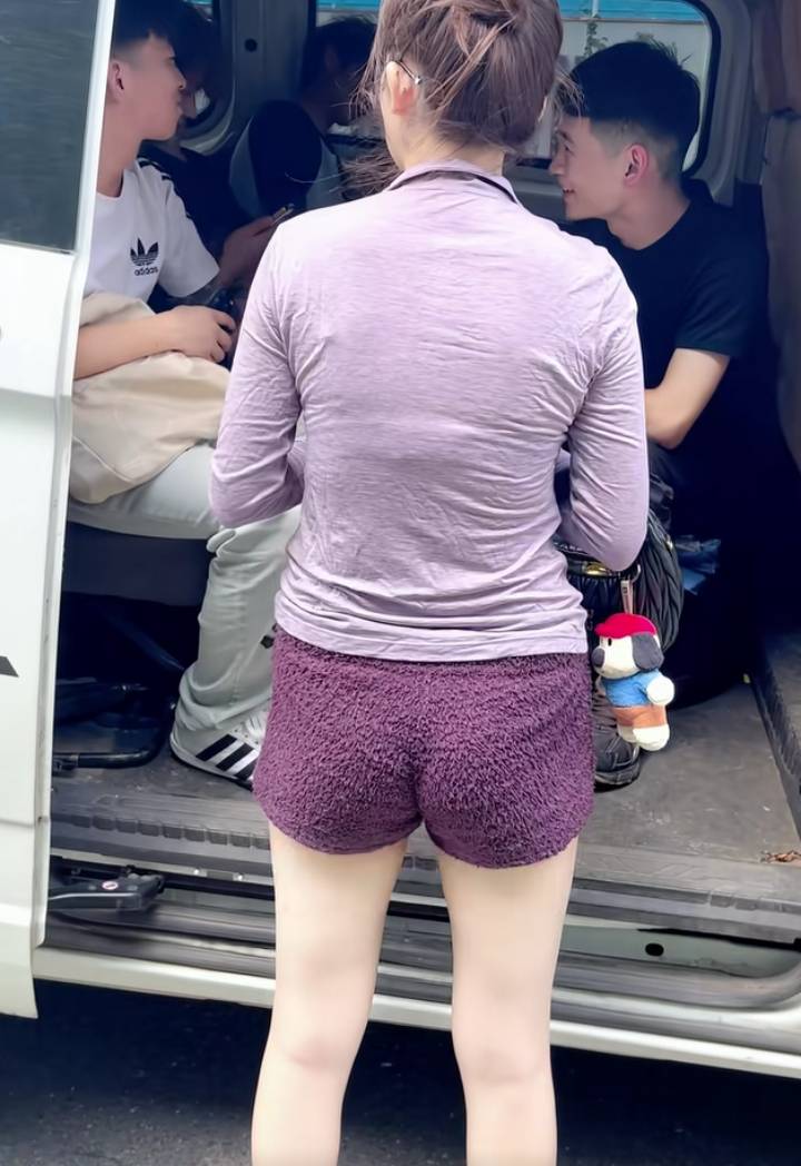 老哥们进厂做日结了一天120，训导员说完注意事项我也要坐上大巴了

66 / 作者:马到成 / 