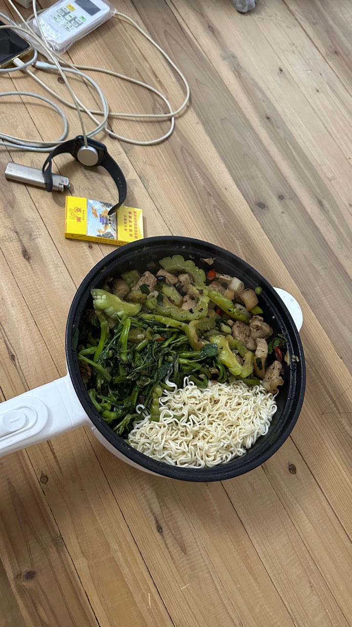 吃饭，这顿7块

32 / 作者:不知明的靓仔 / 