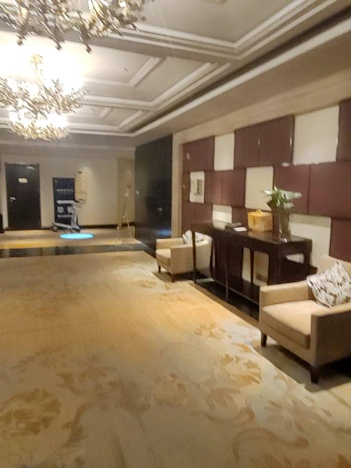 最后一单，给酒店送的海鲜和啤酒，开门的是一个裹着浴袍的老哥，身后传来女人的嬉笑声28 / 作者:基基肯压基 / 