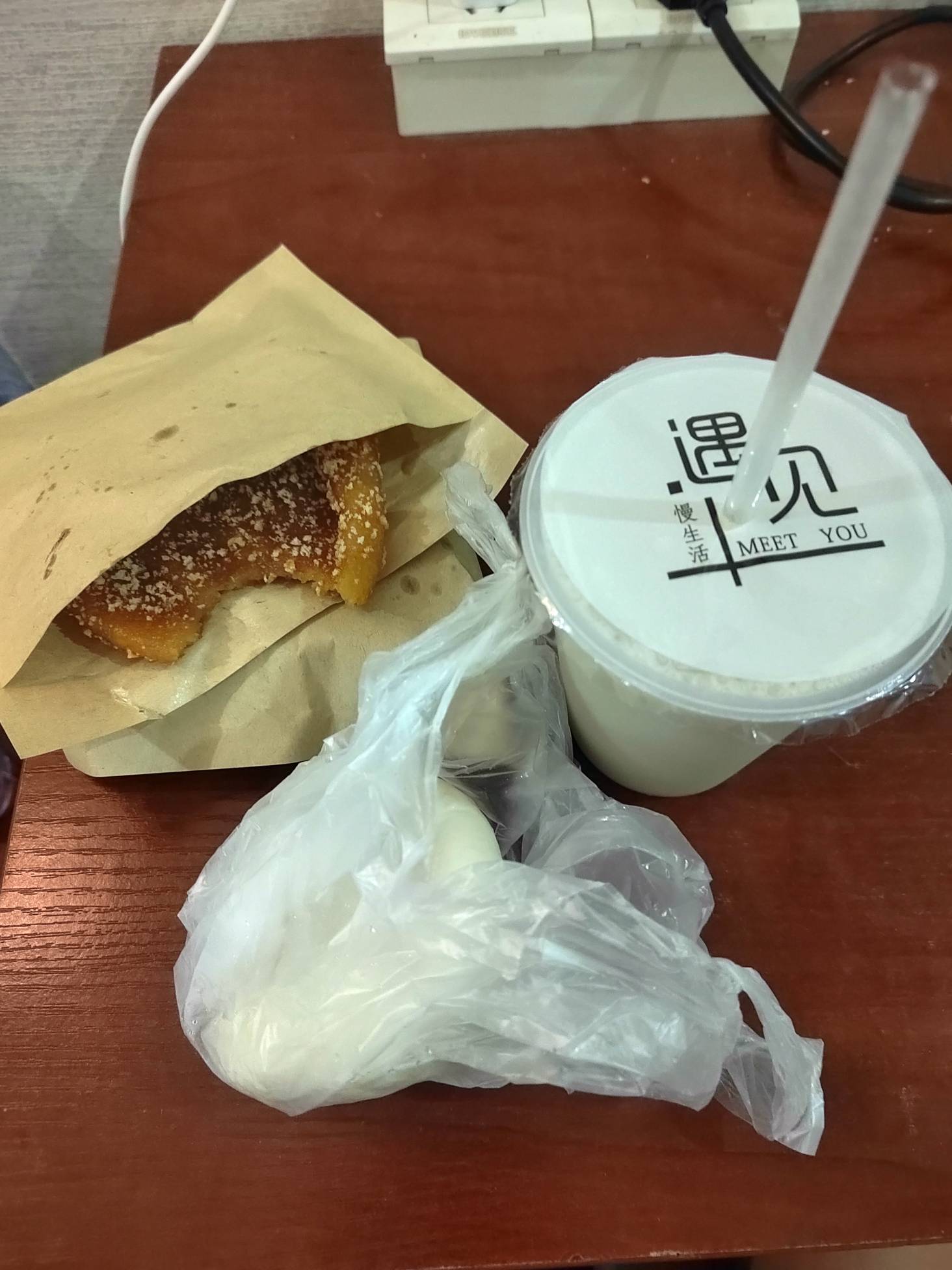老哥们每天早餐花多少钱

48 / 作者:万千少女的挚爱 / 