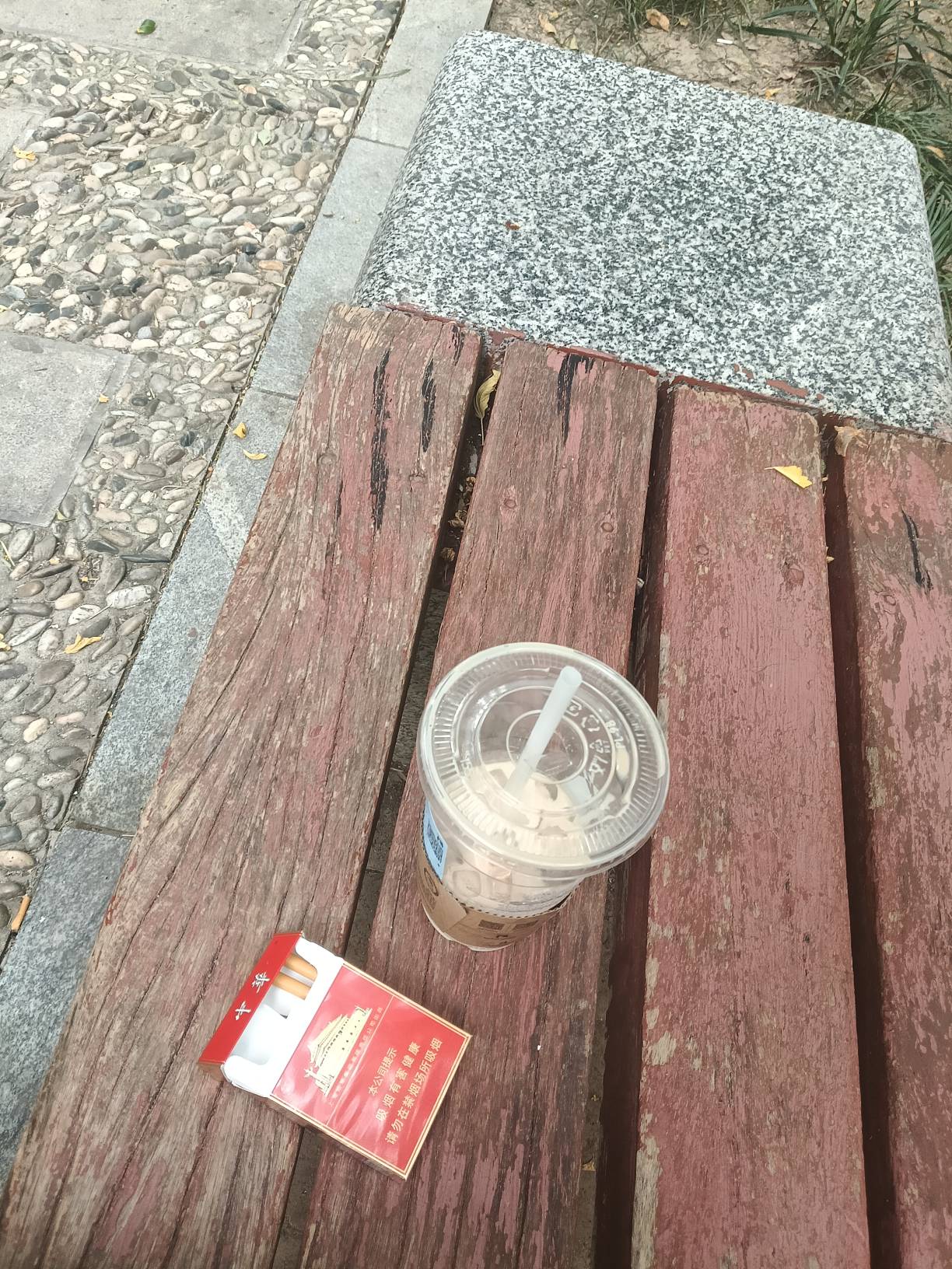 又挂壁在公园长椅上看广告了


4 / 作者:你等等我好不好 / 