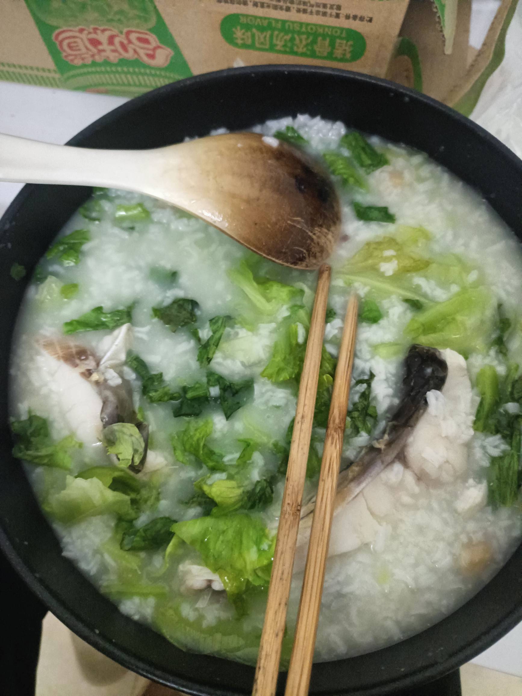 大家都认识鱼吧?都爱吃吧?四块钱鱼,一块瑶柱,一块钱青菜,那么大一锅,美团这锅起码能卖41 / 作者:追风的少年啊啊 / 