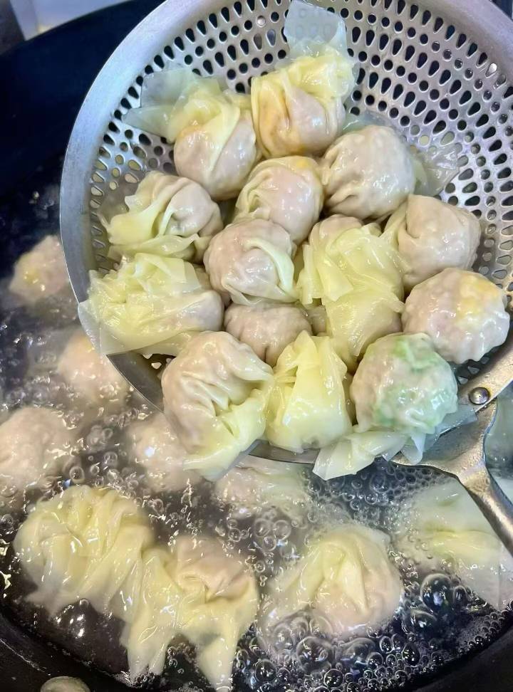 吃午餐了？
自己动手丰衣足食？



46 / 作者:风中之神-聂风 / 