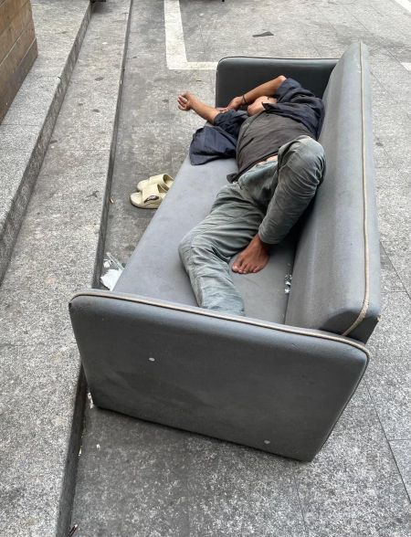 老哥们，我现在身上没什么钱了，我打算算计我爸，让我爸转我两万还钱网贷，我有和他说89 / 作者:三打白骨精313 / 