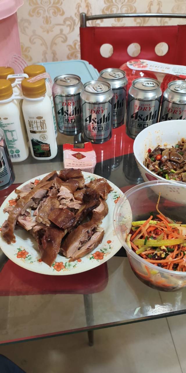 发工资啦，今晚吃个硬菜，等下微信还有1761

实际我工资是4205元，但是月初医院发了2026 / 作者:晶莹剔透111 / 