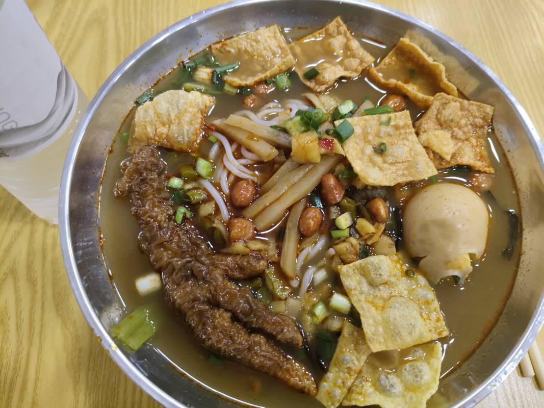 没什么钱吃碗便宜的汤粉

1 / 作者:风中之神-聂风 / 