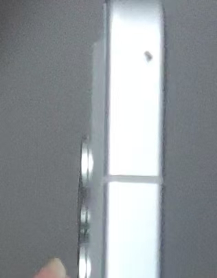 这是轻微划痕吗？有个坑

30 / 作者:带老哥撸辣条 / 