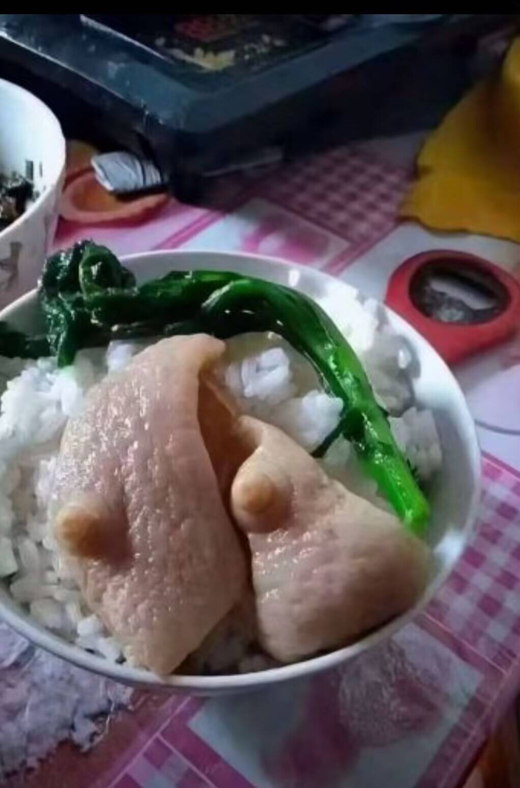 真没意思啊，老哥们，今天就广告看了50多块钱，邮政弄了6块钱，出了两个老乡鸡20块，61 / 作者:孤独寂寞冷1 / 