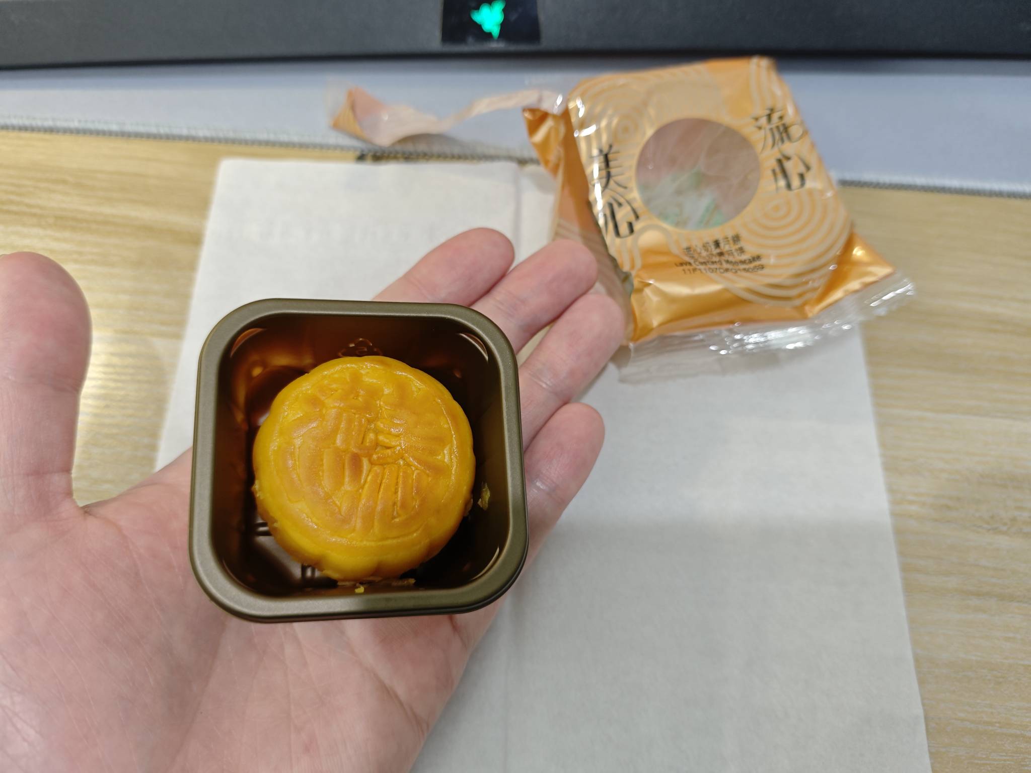 平均一个三十二块的月饼

99 / 作者:卡农探花 / 