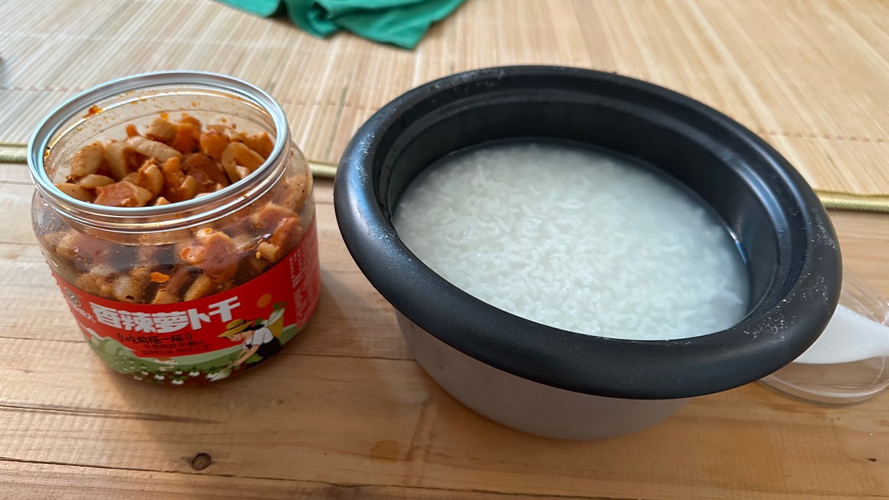 吃早餐了老哥，昨晚搞短剧整到天亮，起床锻炼完又是下午

77 / 作者:不知明的靓仔 / 