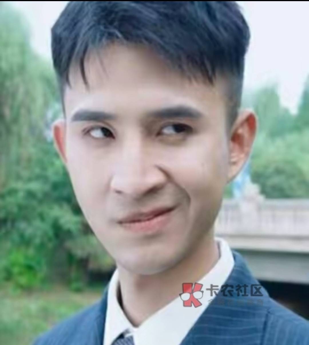 好绝望好想哭，城里一天饿两顿实在挂壁不下去了，东凑西凑凑了张回村的挂壁大巴票，本47 / 作者:DNNSKZ / 