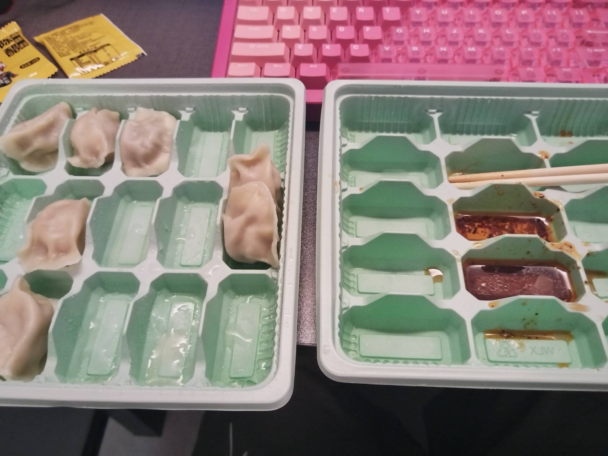 12块5 45个的饺子 味道不怎么样 但是能填饱肚子，每次瘫痪就得吃

31 / 作者:团长李云龙 / 