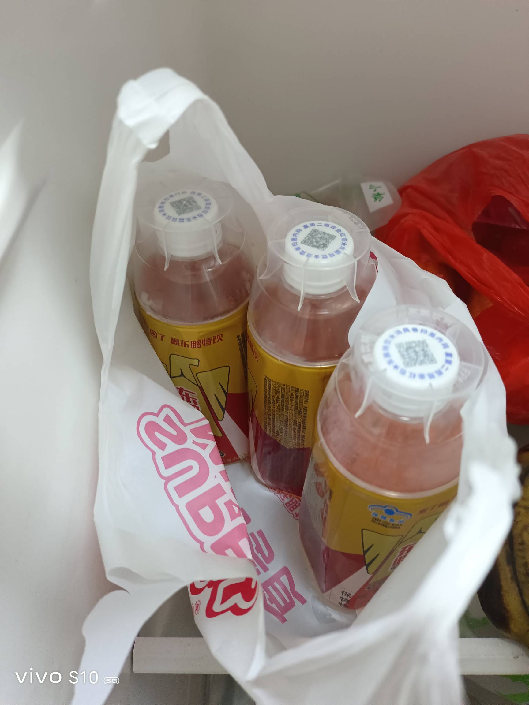 事情是这样的，起初只是淘宝给了一张9元的便利店优惠券，就下单买了3瓶东鹏，喝完发现88 / 作者:腾霄又是孙悟空 / 