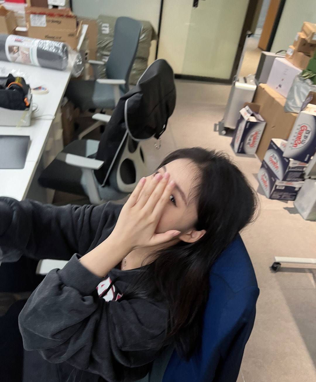几毛几块地赚，花就十几几十地花……卡农像是个怪圈，想离开又不知道去哪，继续待着却17 / 作者:腾霄又是孙悟空 / 