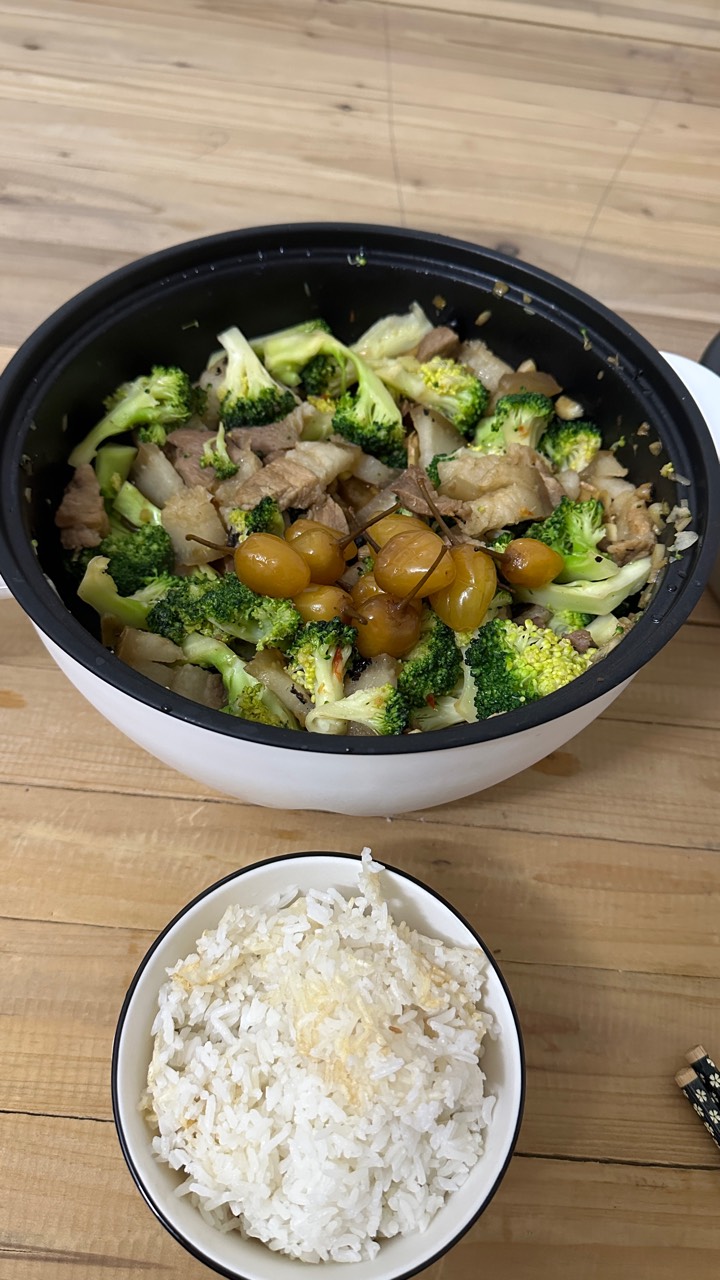 吃饭了老哥

36 / 作者:不知明的靓仔 / 