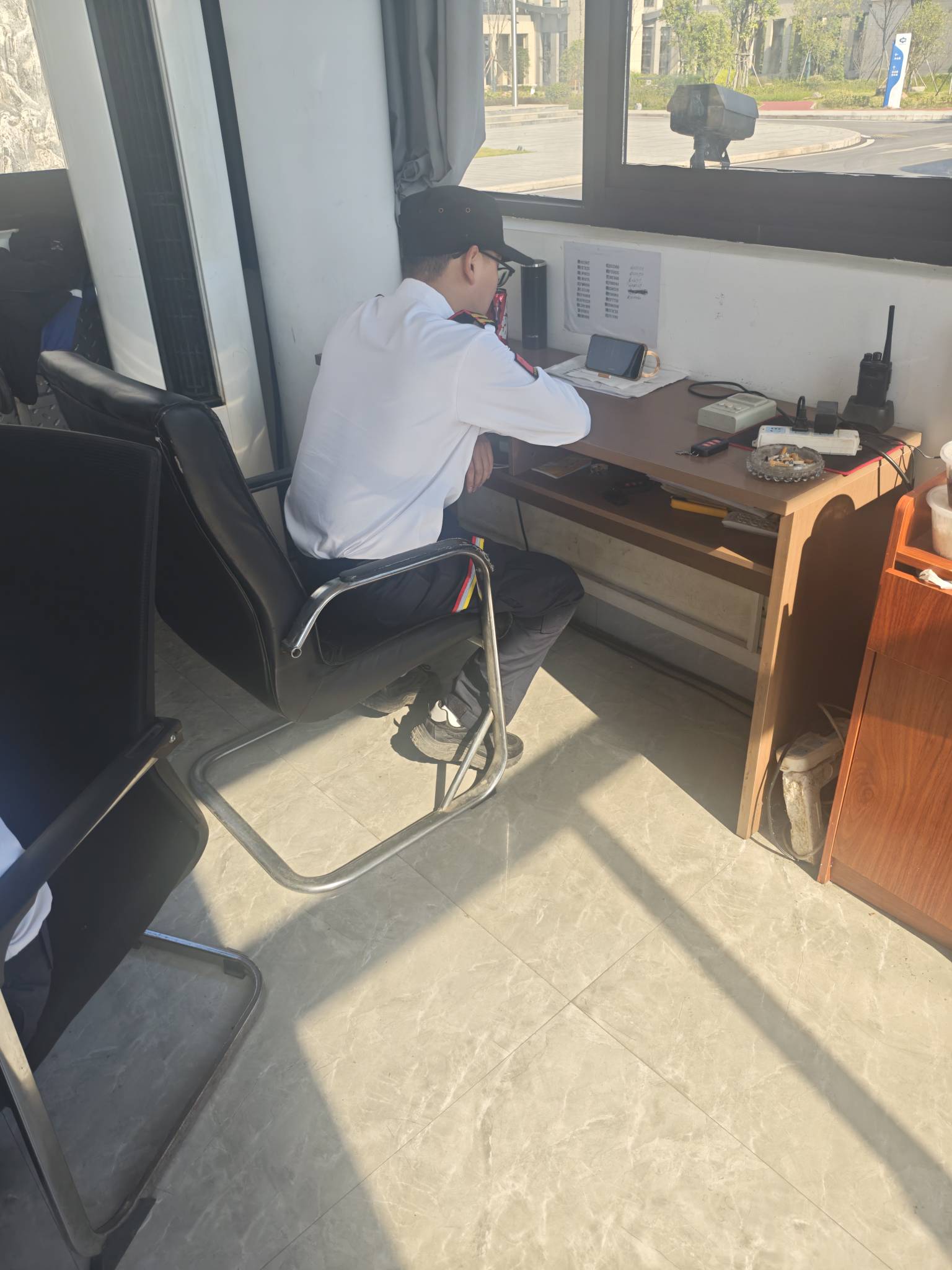 3800一个月包吃住两班倒这个厂区咋样

34 / 作者:心态放青葱9 / 