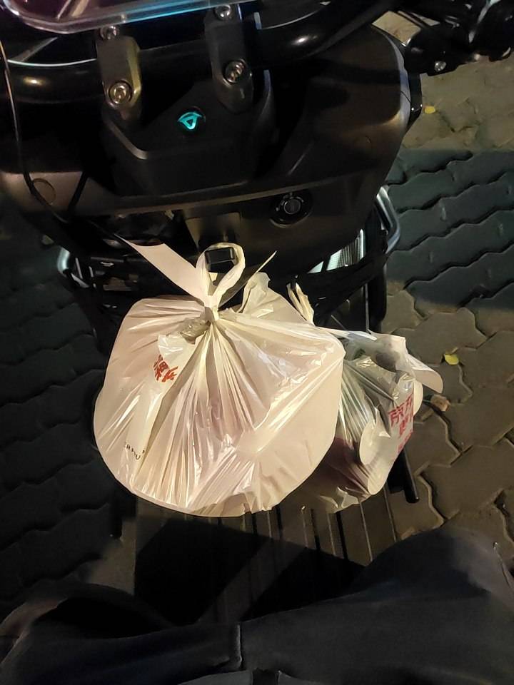 地球是圆的，不攒到5单绝不发车，第一单都等超时了，


3 / 作者:基基肯压基 / 