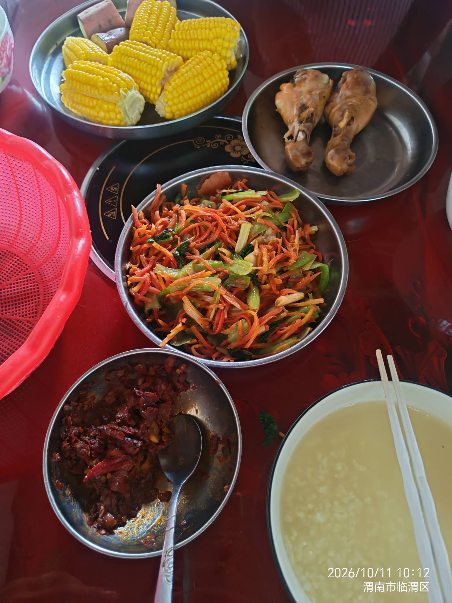 秦人集合开饭了

15 / 作者:你我已入账 / 