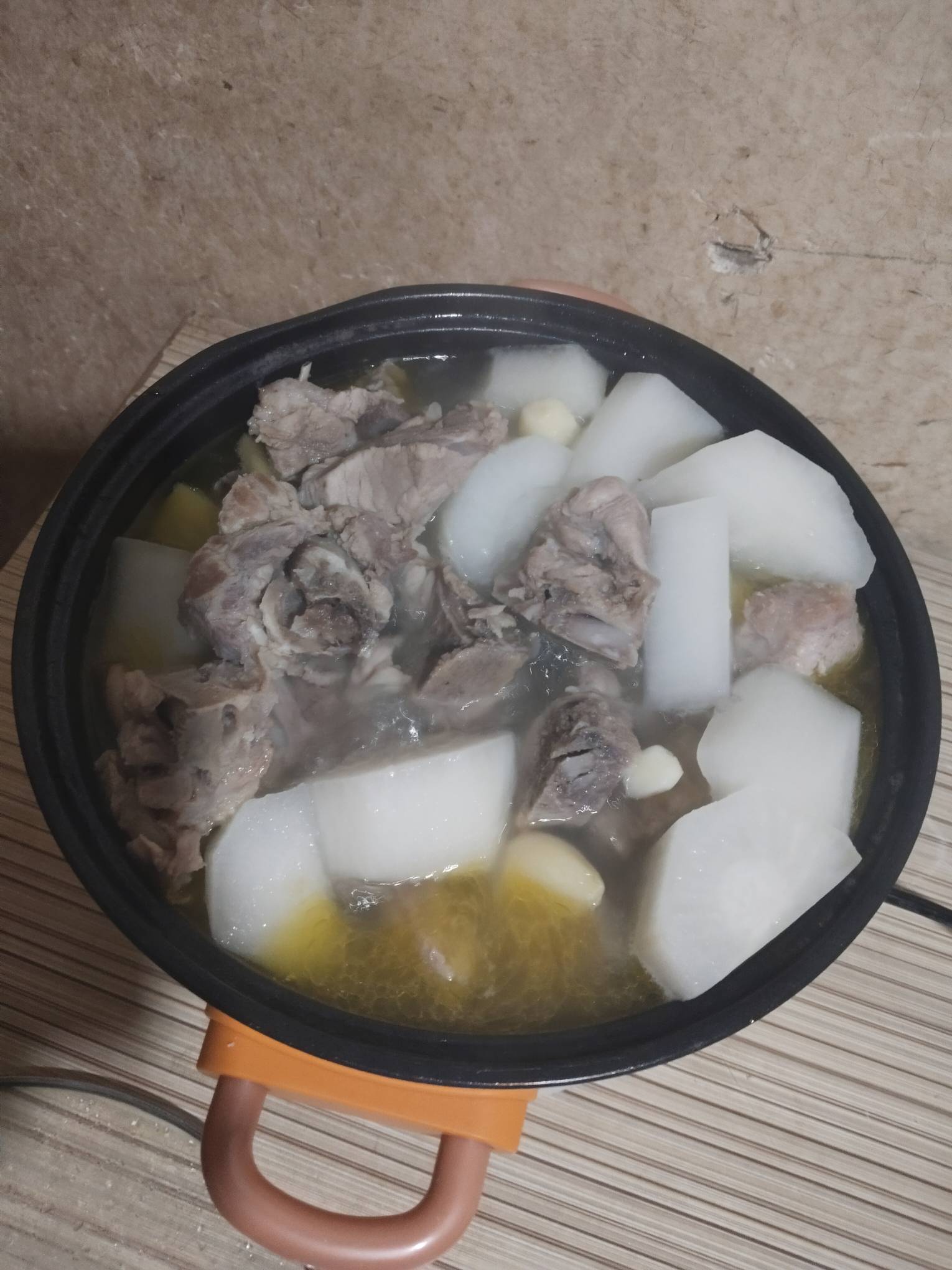 吃早餐了，还记得24年吃了三个月土豆，今年吃了两个月西兰花。有老哥笑我厨艺不好，都39 / 作者:蒜苗炒腊肉 / 