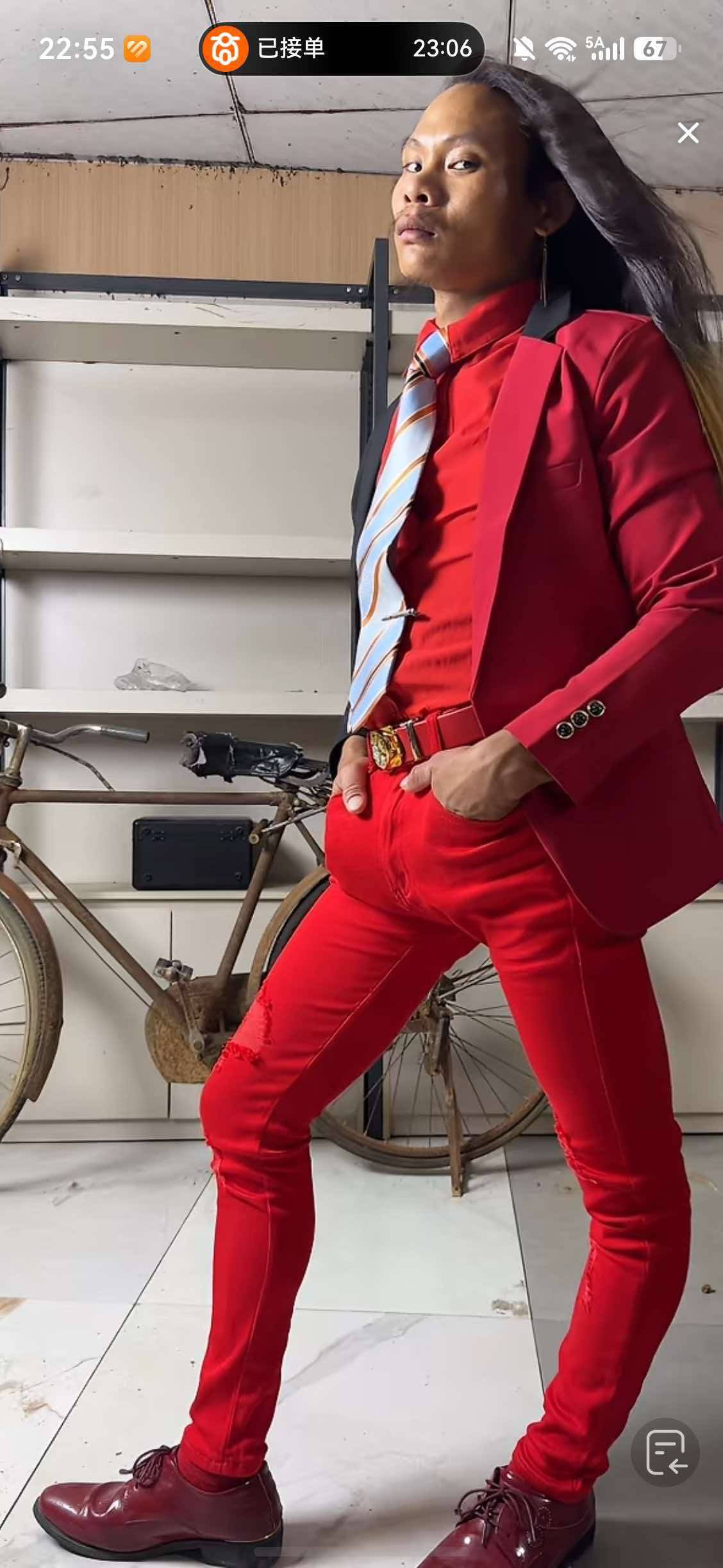 老哥，明天要去拿纪念币，我想晚上去找个托尼老师给我做个造型，头发太长了，进厂打螺18 / 作者:从简从简 / 