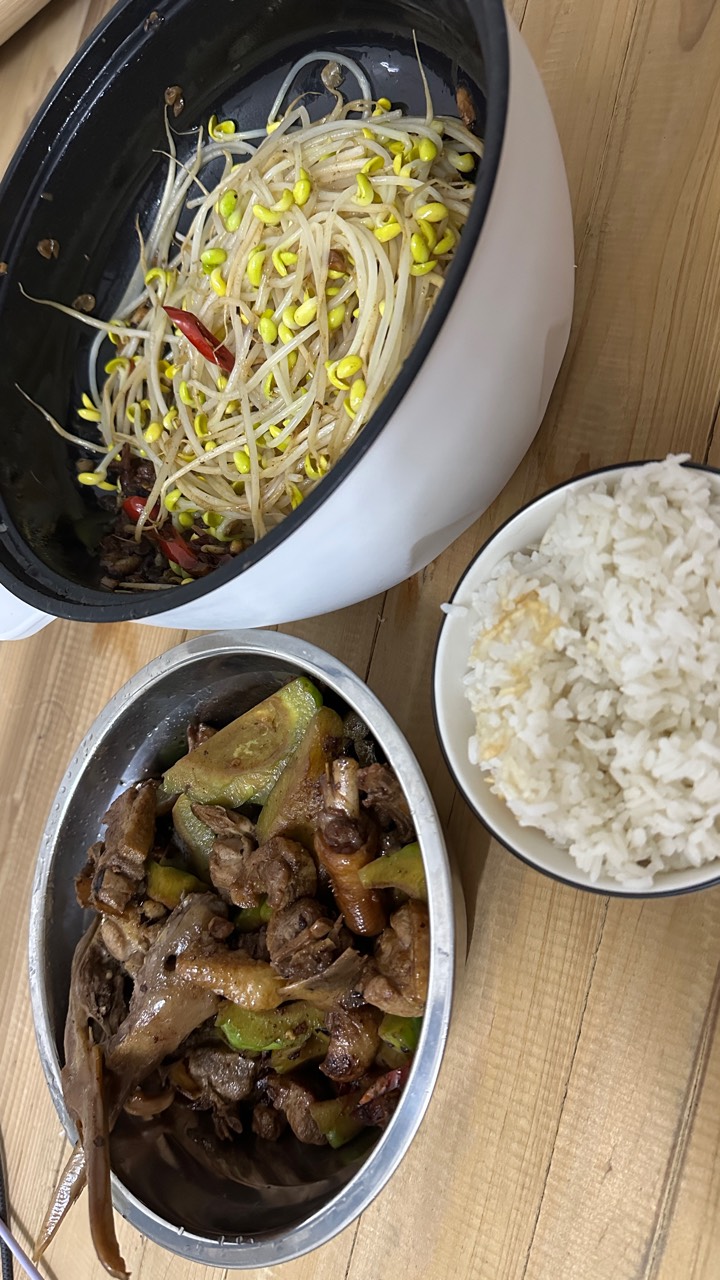 吃饭了老哥，今天13块，超标了，吃顿好的找厂去

10 / 作者:不知明的靓仔 / 