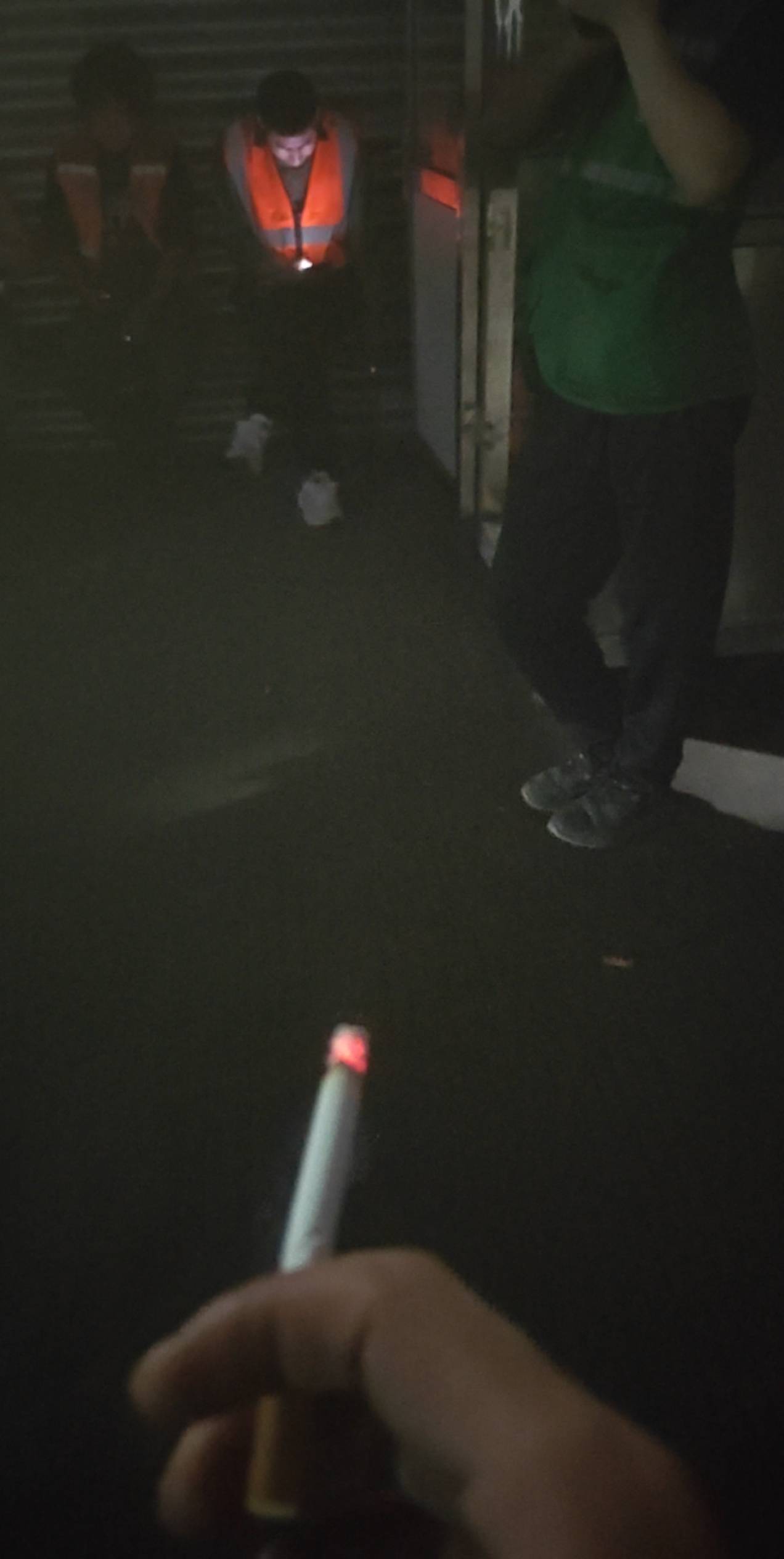 日结还有两个小时下班

51 / 作者:兵 哥 / 