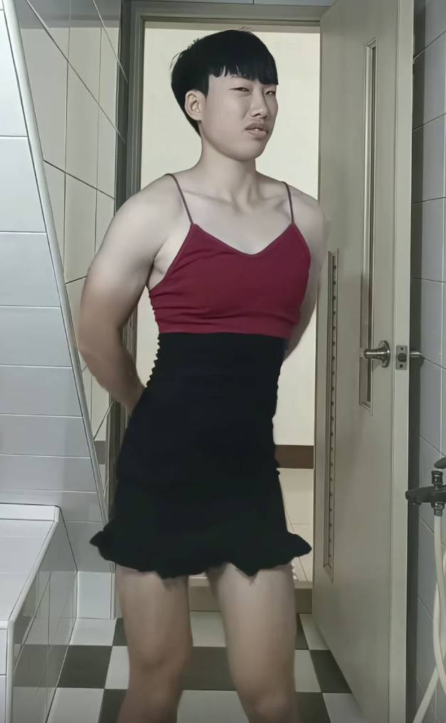废了废了，本来晚上九点准时睡觉，12点的时候眼睛在打架，一点钟睡意全无，现在也不想50 / 作者:牢大 / 