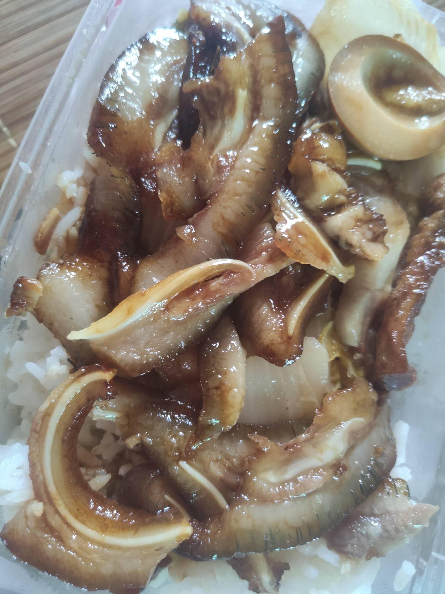好恶心，玛德，猪耳这样正常吗


100 / 作者:云边有个挂壁仔 / 
