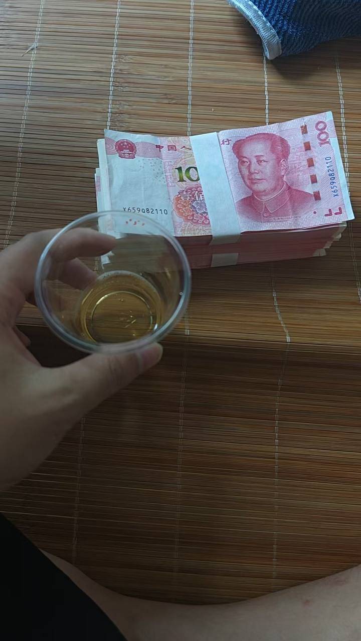 这点钱能躺到年后吗



23 / 作者:先天挂逼圣体 / 
