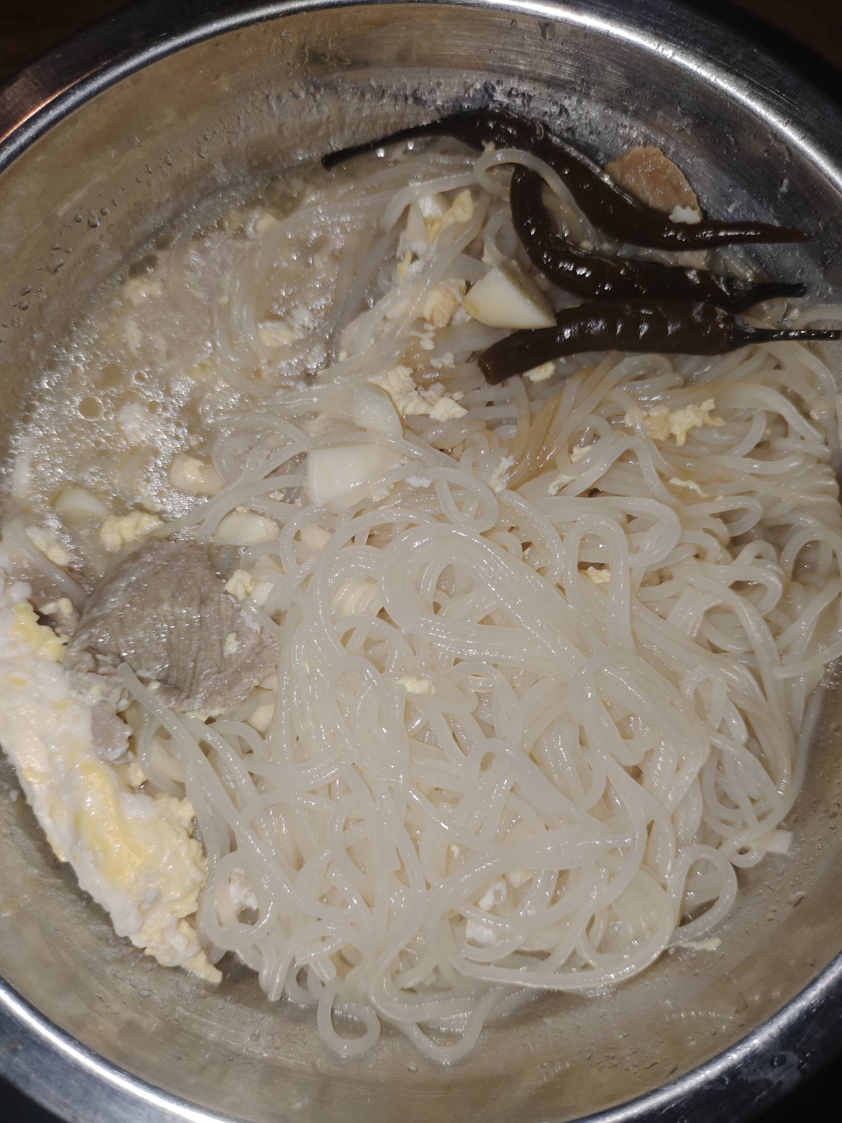 粉是自己煮的，辣椒是自己泡的，烟是挂壁卷烟


97 / 作者:子虚唯1 / 