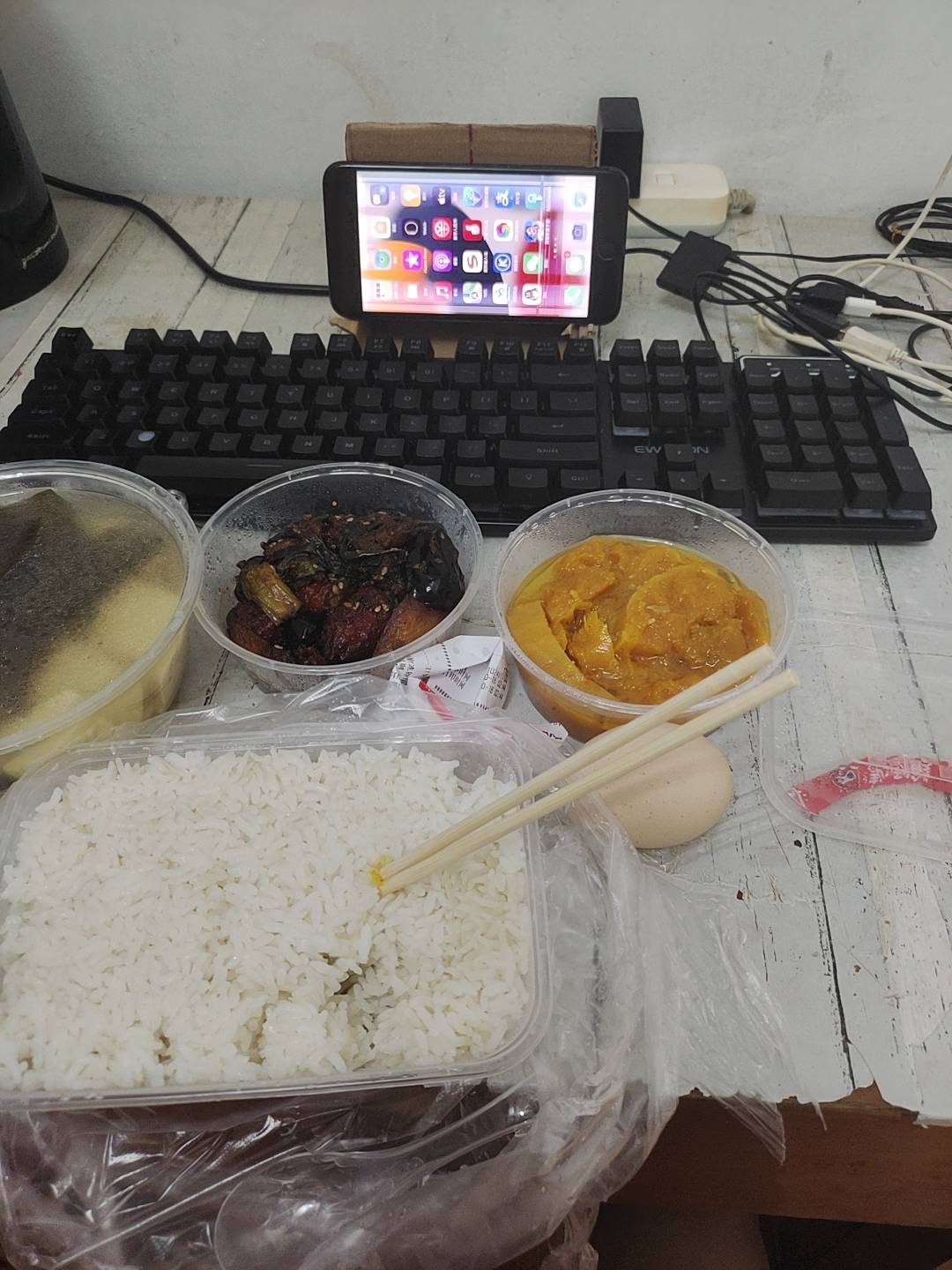 饿

58 / 作者:江山三载归来 / 